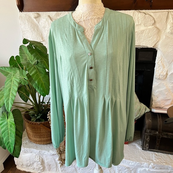 Tops - Wonderly Mint Green Women's Tunic Top Size XL